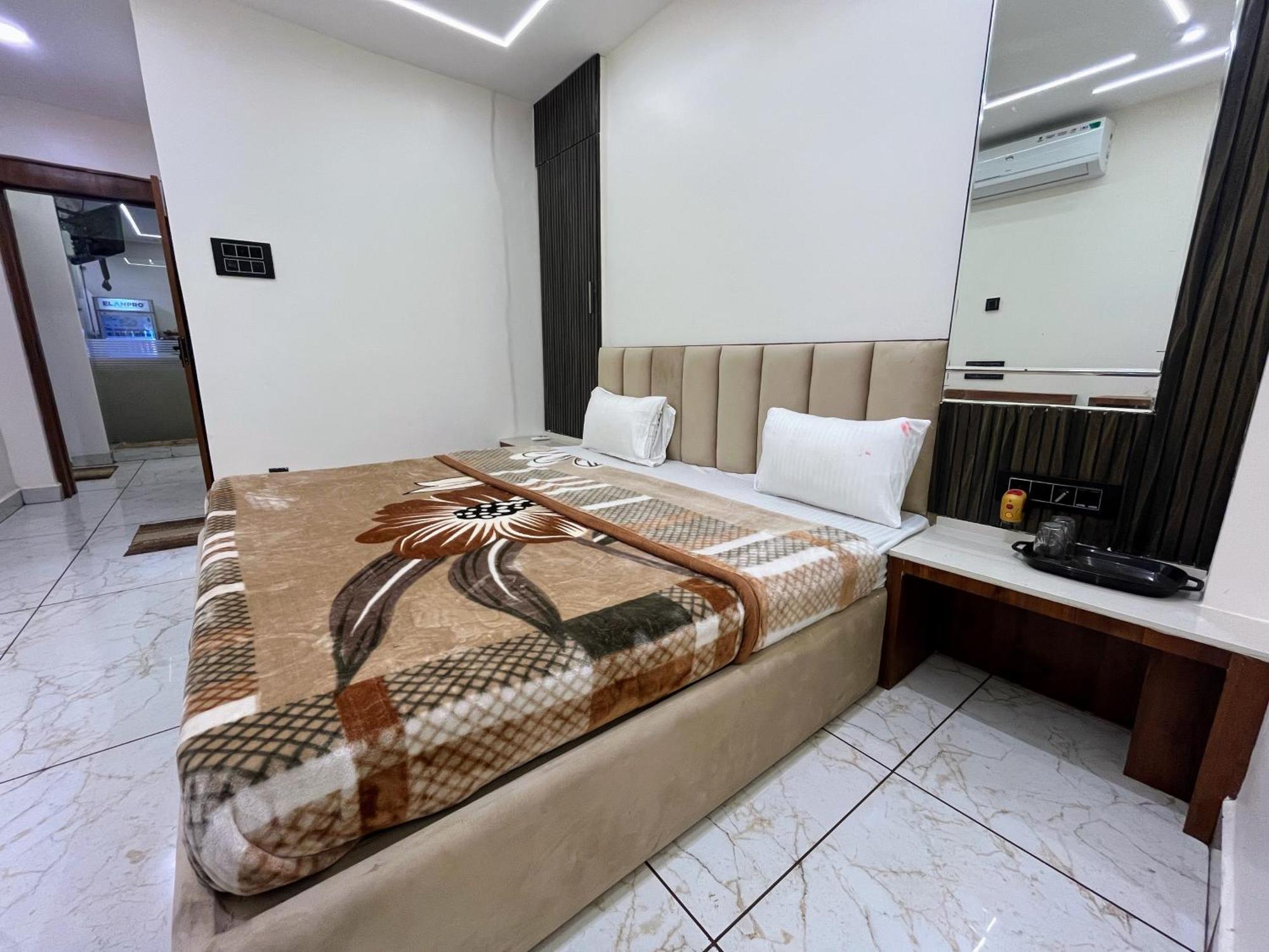 Hotel Anantshree Ujjain Dış mekan fotoğraf